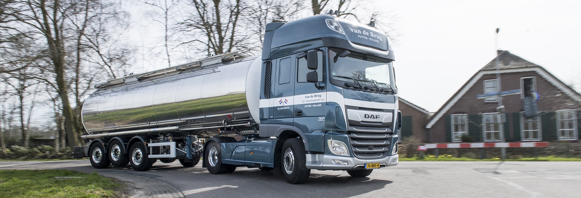 Van-de-brug-header-owner
