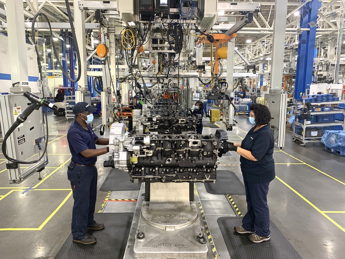 10-years-PACCAR-Engine-Plant-Mississippy-Assembly-Line