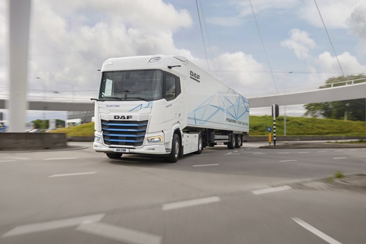 506-DAF-XF-Electric-Tractor